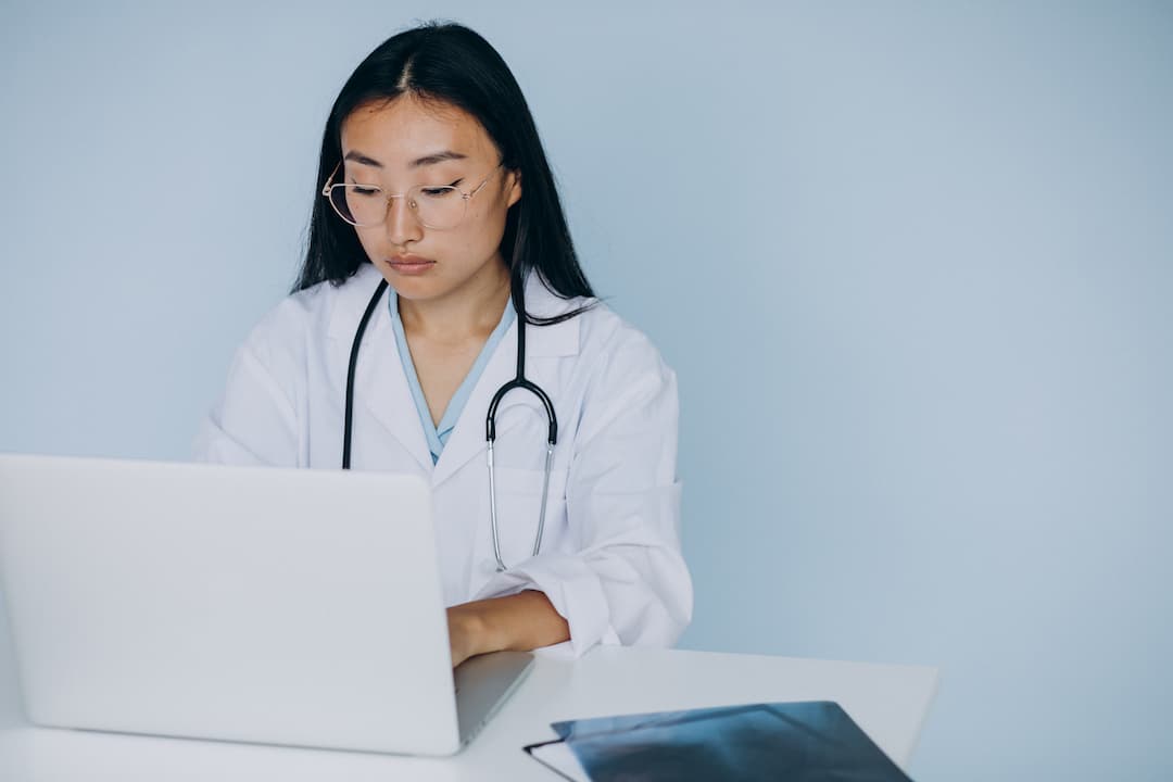 Making Patient Report Writing Easier for Doctors with a Customizable Editor
